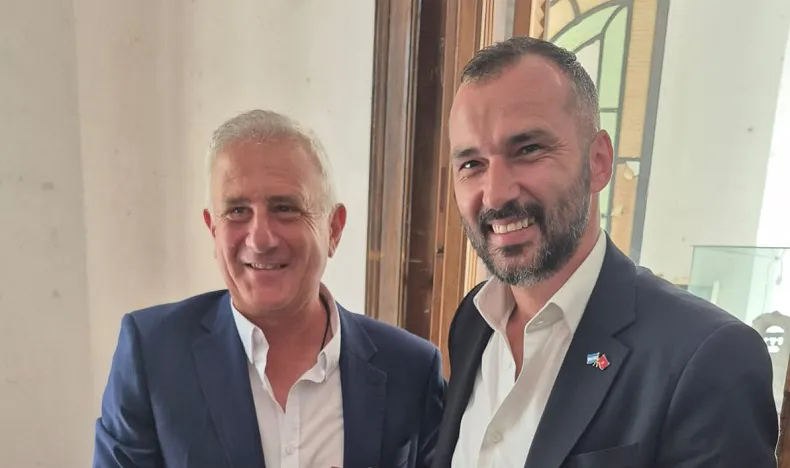 Miroslav Radoǰičić + De Napoli, Jorge (02) 20260204