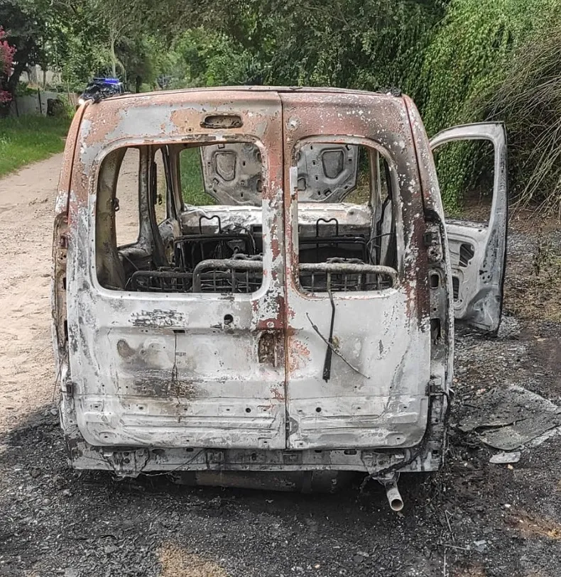 Kangoo incendiada Los Aromos 20260211