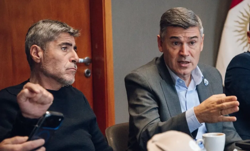 Juan Pablo Quinteros junto al intendente Daniel Passerini