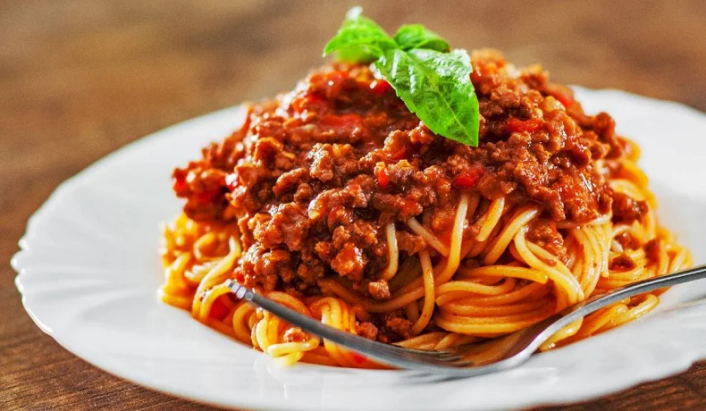 Tallarines con salsa noche de las pastas