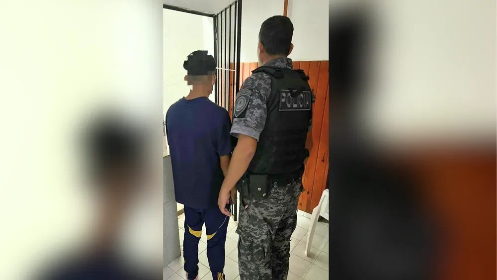 Detenido por cruzar en rojo Av Belgrano